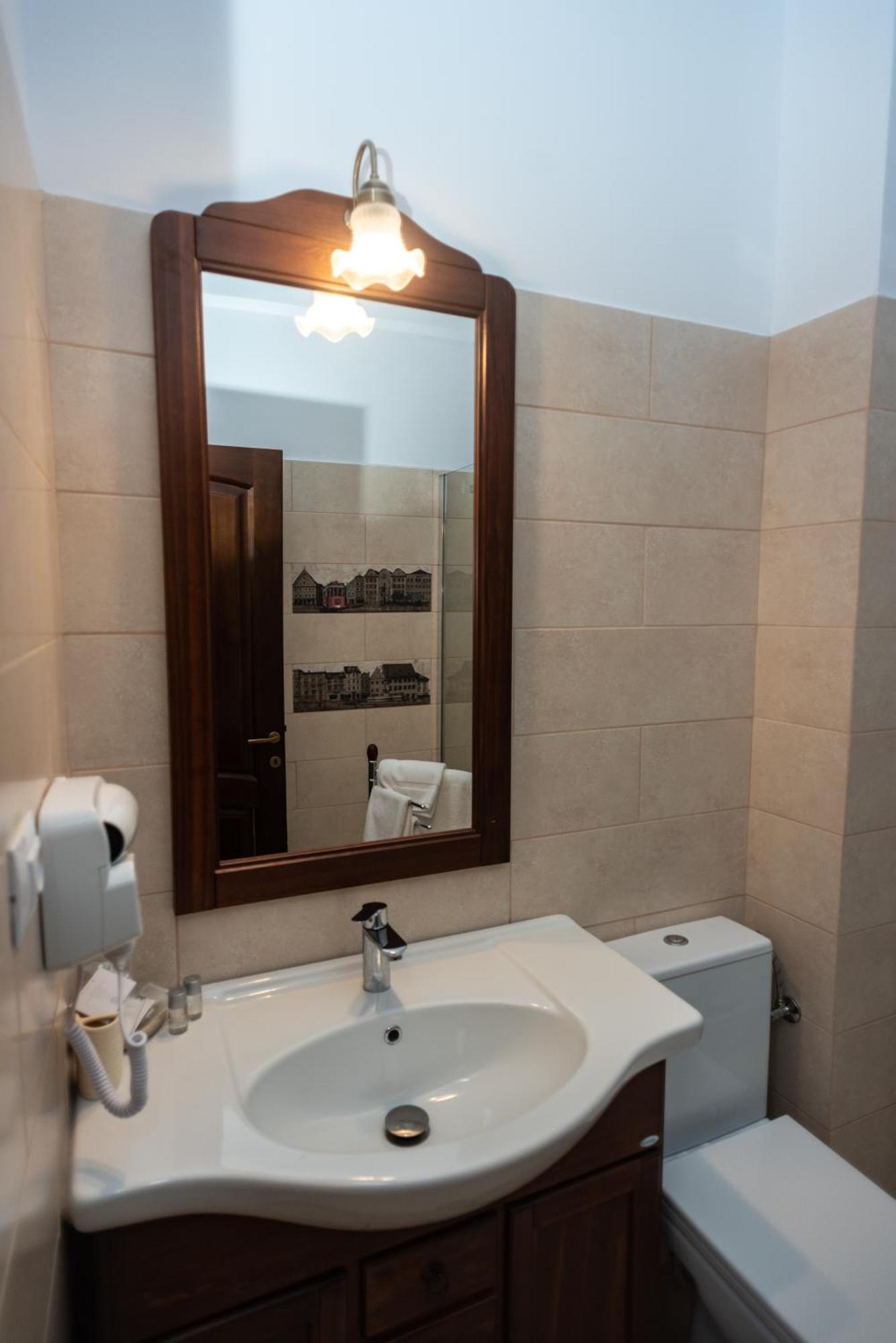 Tango Margo Hotel Valea Lupului  ภายนอก รูปภาพ