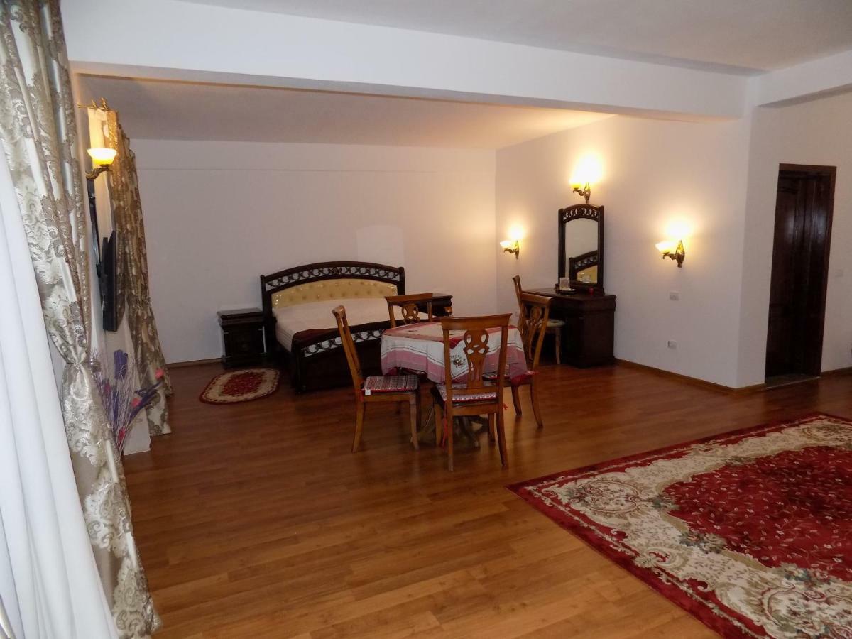Tango Margo Hotel Valea Lupului  ภายนอก รูปภาพ