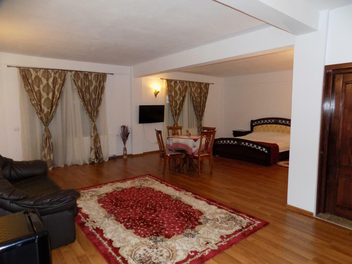 Tango Margo Hotel Valea Lupului  ภายนอก รูปภาพ