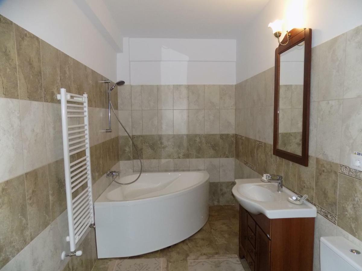 Tango Margo Hotel Valea Lupului  ภายนอก รูปภาพ