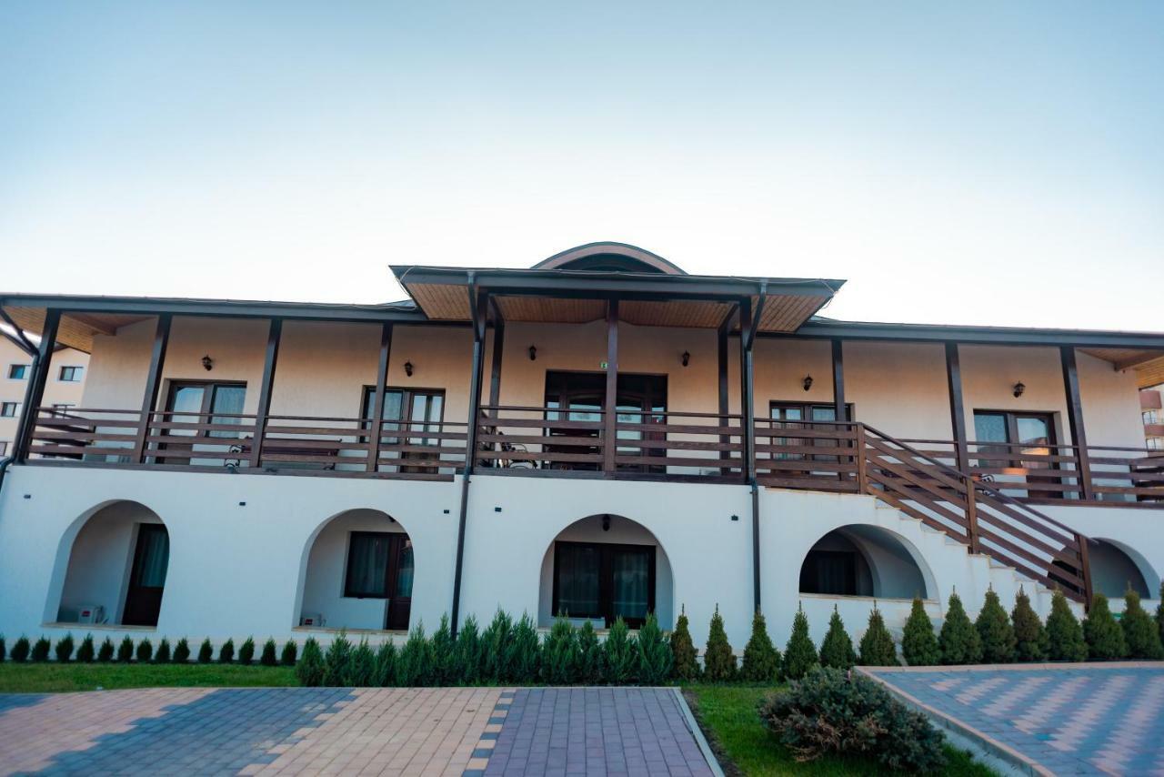 Tango Margo Hotel Valea Lupului  ภายนอก รูปภาพ