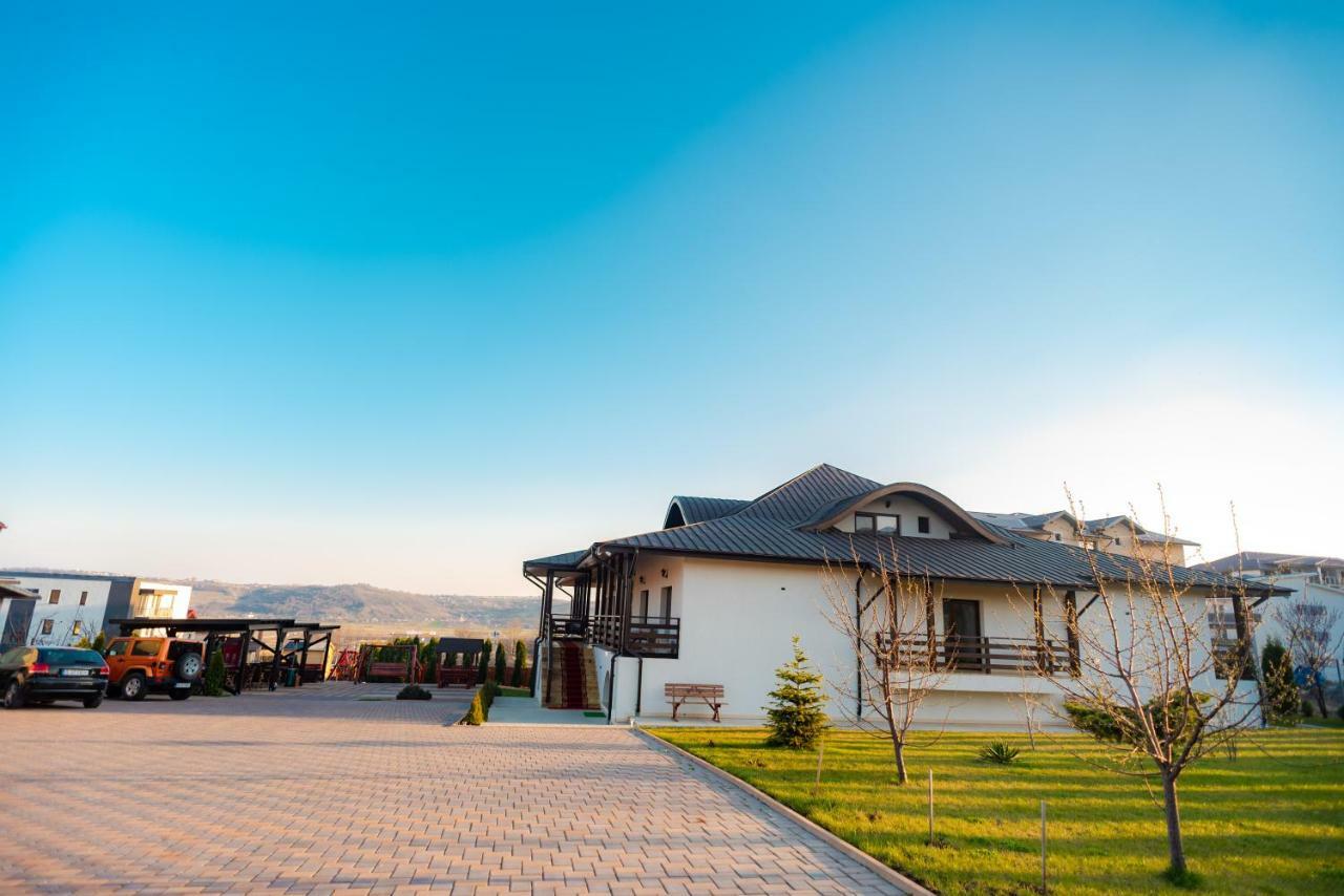 Tango Margo Hotel Valea Lupului  ภายนอก รูปภาพ