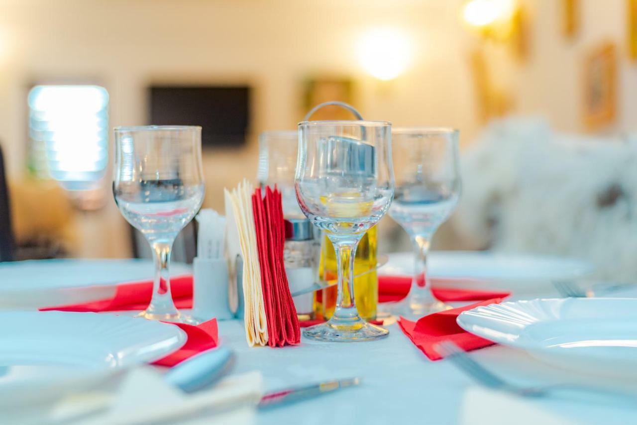 Tango Margo Hotel Valea Lupului  ภายนอก รูปภาพ