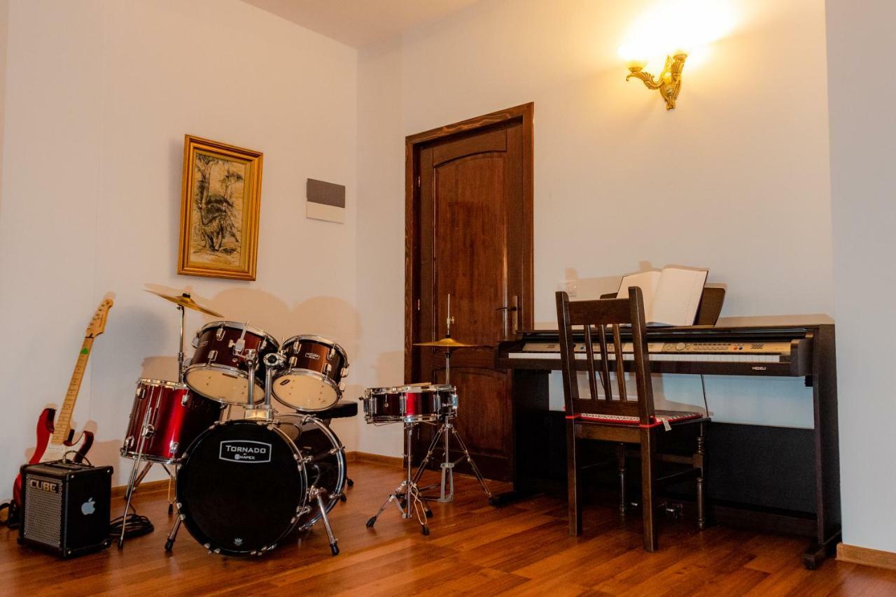 Tango Margo Hotel Valea Lupului  ภายนอก รูปภาพ