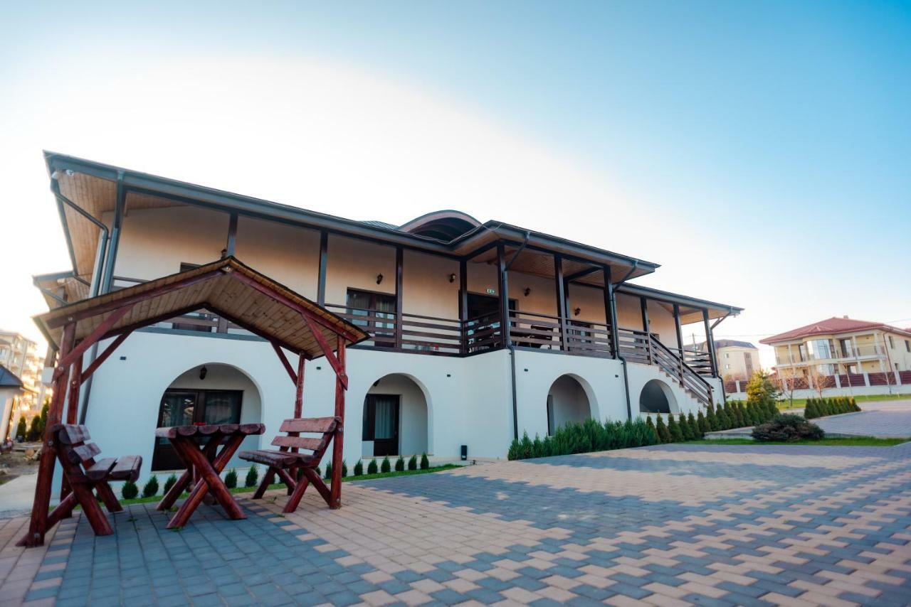 Tango Margo Hotel Valea Lupului  ภายนอก รูปภาพ