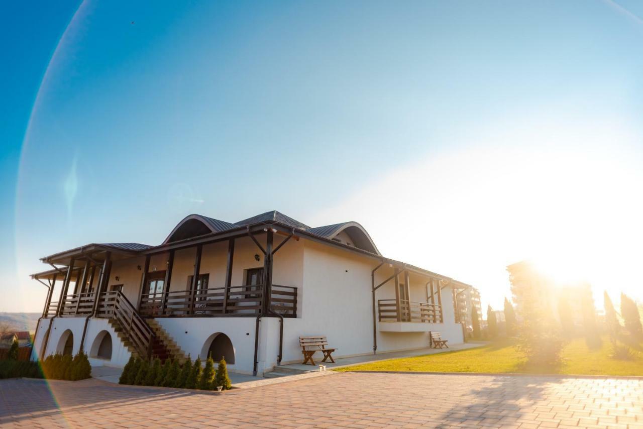 Tango Margo Hotel Valea Lupului  ภายนอก รูปภาพ