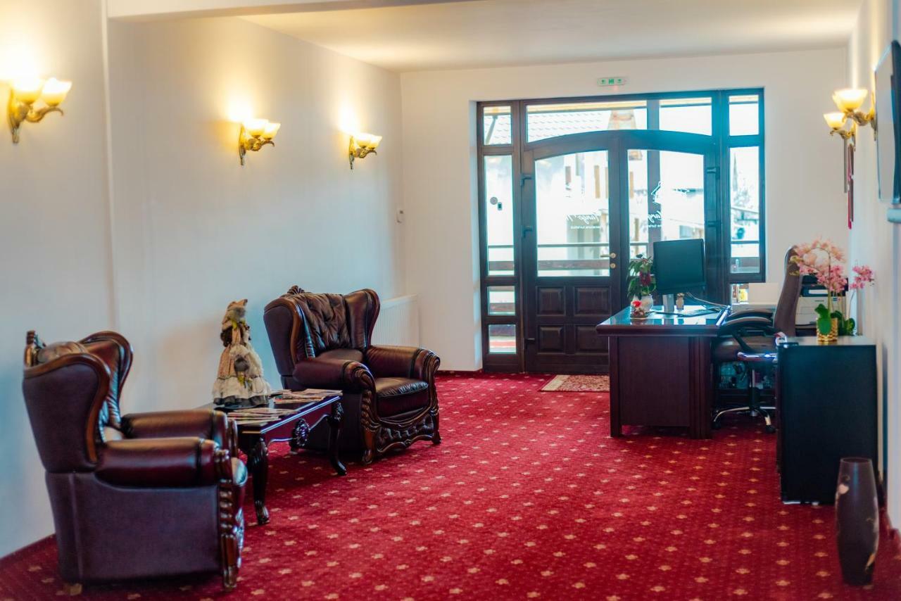 Tango Margo Hotel Valea Lupului  ภายนอก รูปภาพ