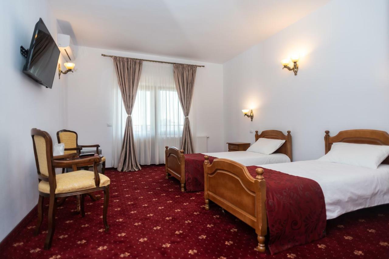 Tango Margo Hotel Valea Lupului  ภายนอก รูปภาพ