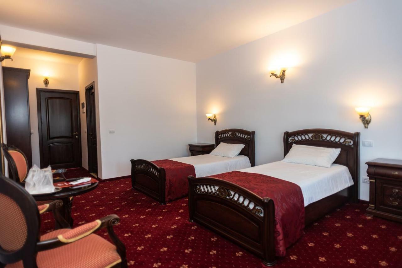 Tango Margo Hotel Valea Lupului  ภายนอก รูปภาพ