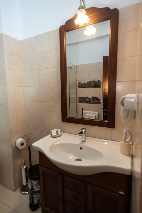 Tango Margo Hotel Valea Lupului  ภายนอก รูปภาพ