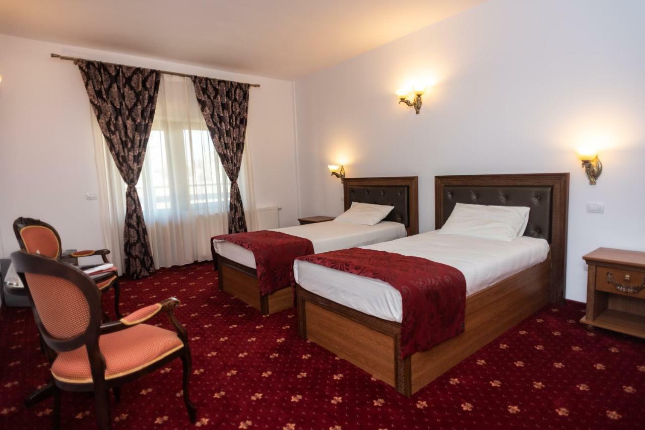 Tango Margo Hotel Valea Lupului  ภายนอก รูปภาพ