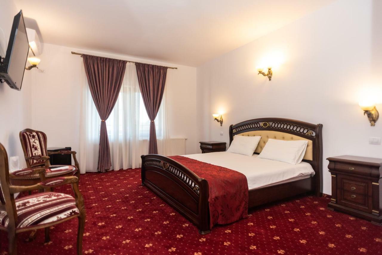 Tango Margo Hotel Valea Lupului  ภายนอก รูปภาพ