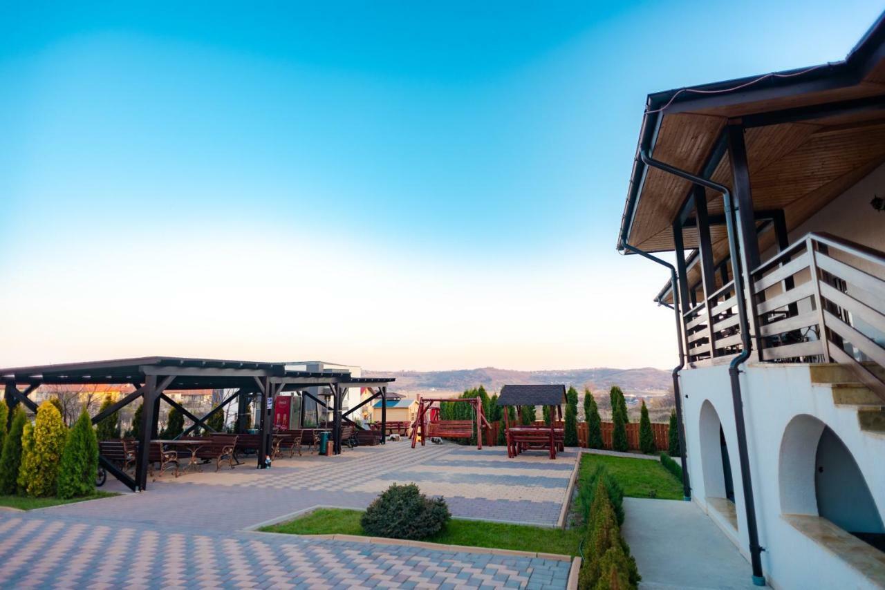 Tango Margo Hotel Valea Lupului  ภายนอก รูปภาพ