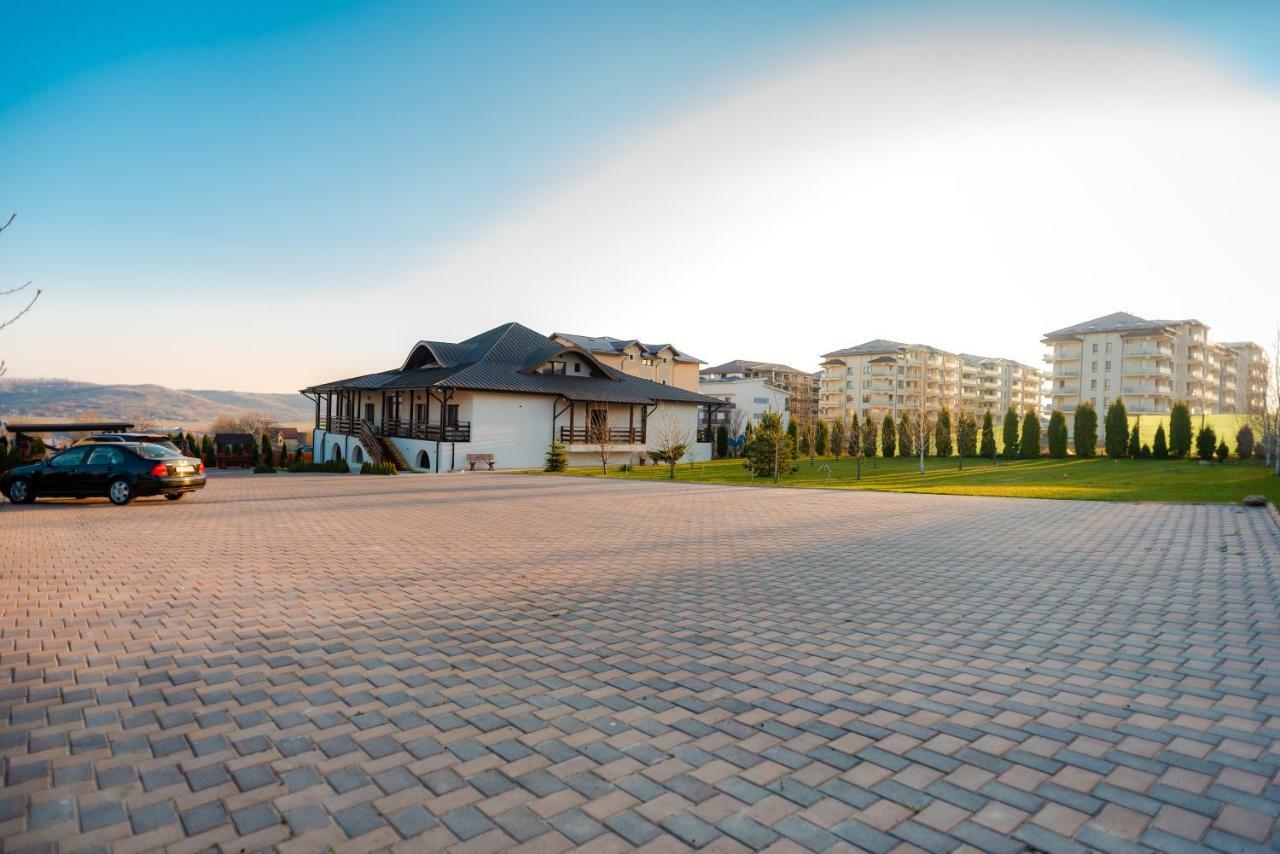 Tango Margo Hotel Valea Lupului  ภายนอก รูปภาพ