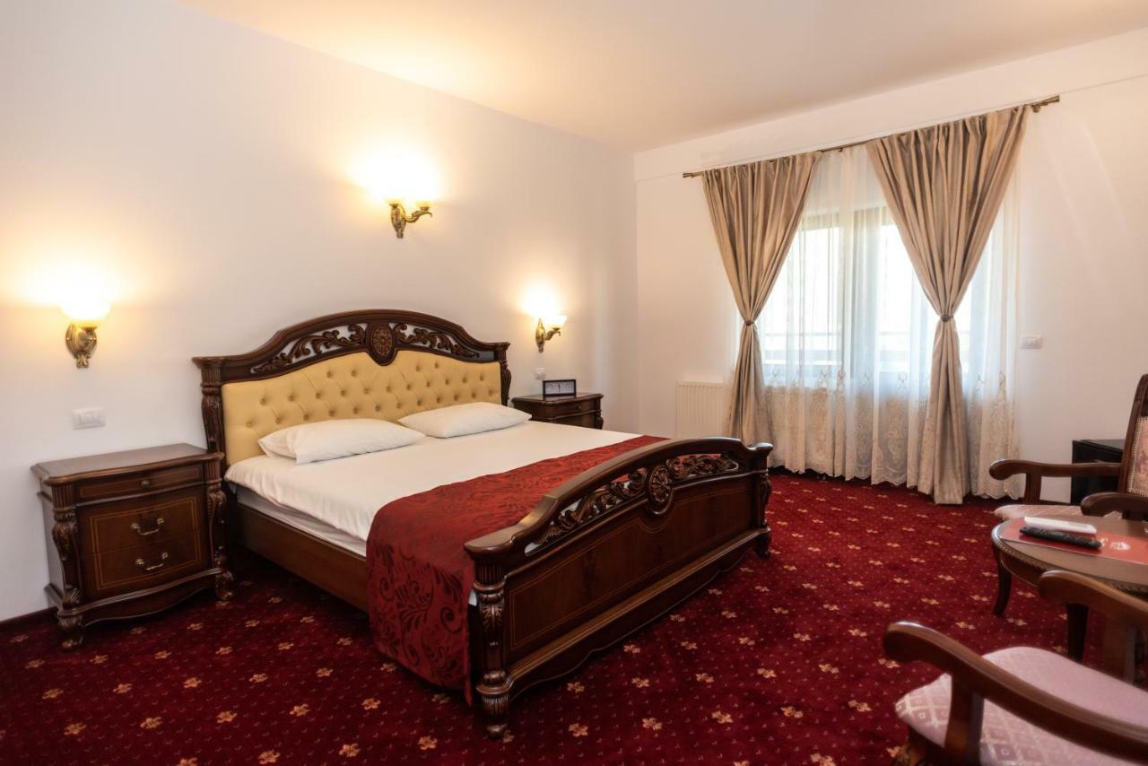 Tango Margo Hotel Valea Lupului  ภายนอก รูปภาพ