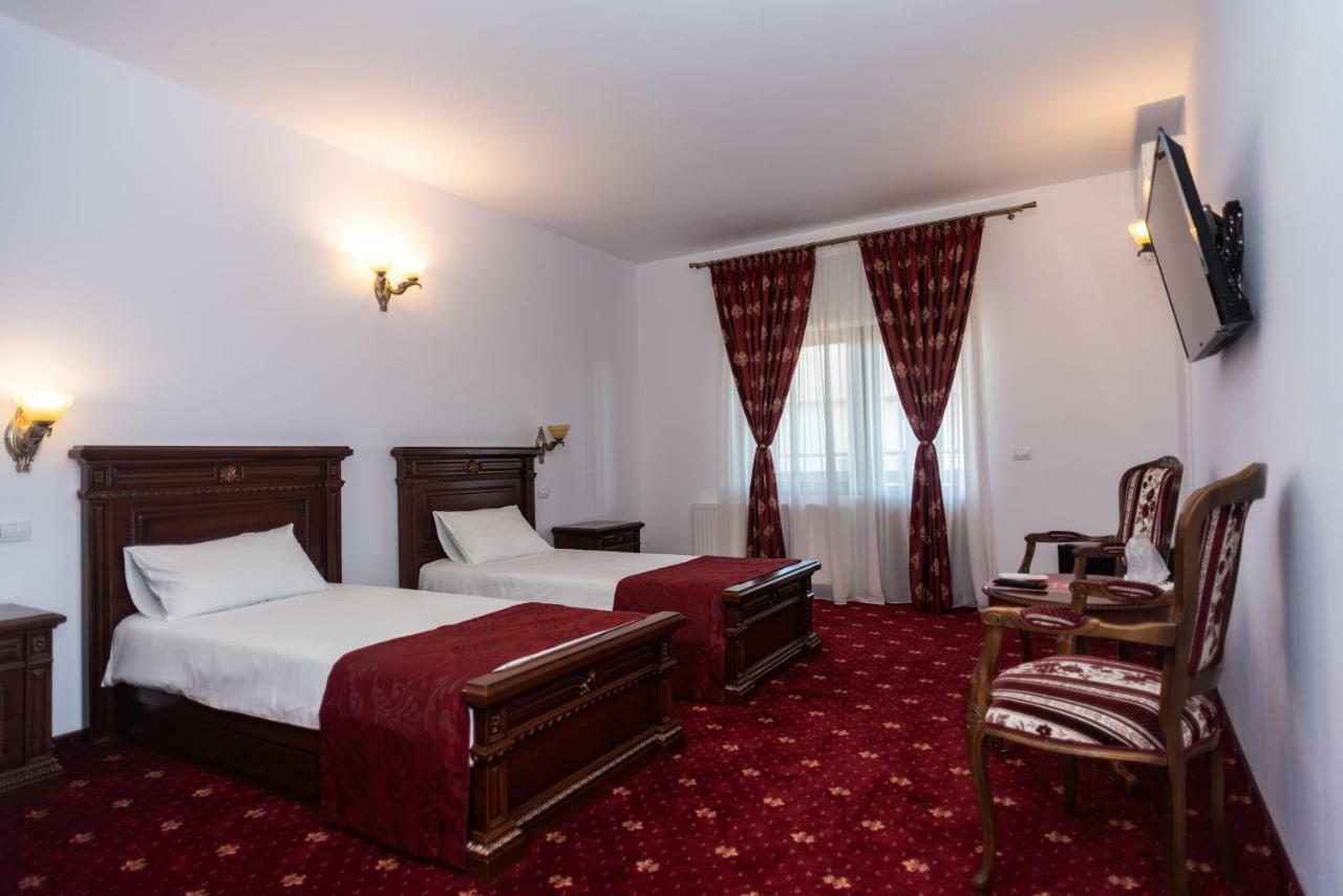 Tango Margo Hotel Valea Lupului  ภายนอก รูปภาพ