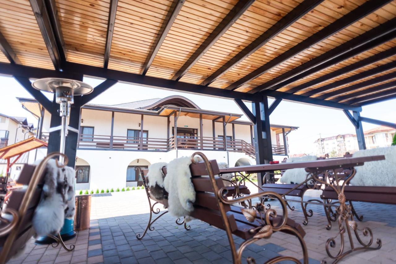 Tango Margo Hotel Valea Lupului  ภายนอก รูปภาพ