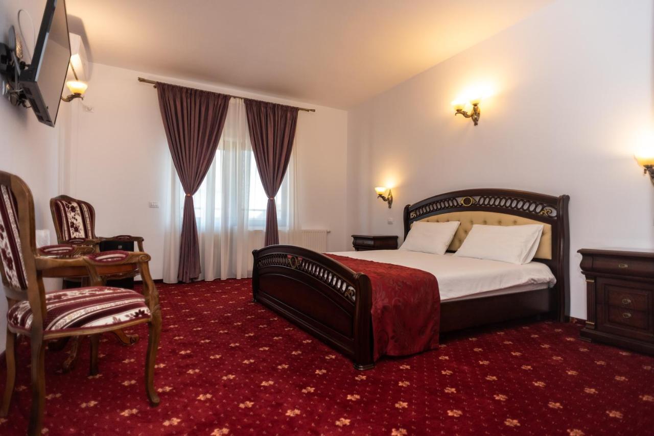 Tango Margo Hotel Valea Lupului  ภายนอก รูปภาพ